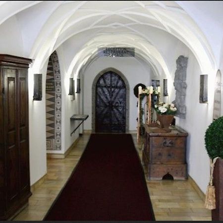 Schlosshotel Post Edelfreisitz Sprengenstein Imst Exterior photo