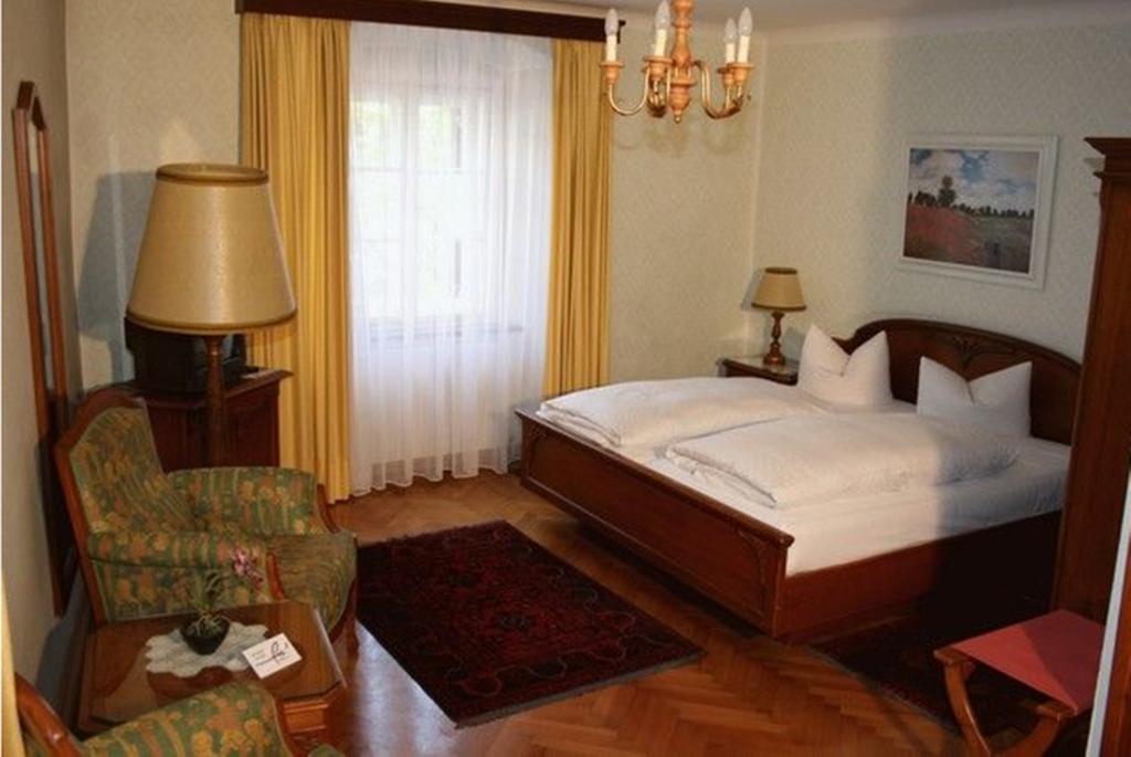 Schlosshotel Post Edelfreisitz Sprengenstein Imst Exterior photo